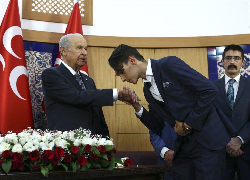 Bahçeli partililerle bayramlaştı