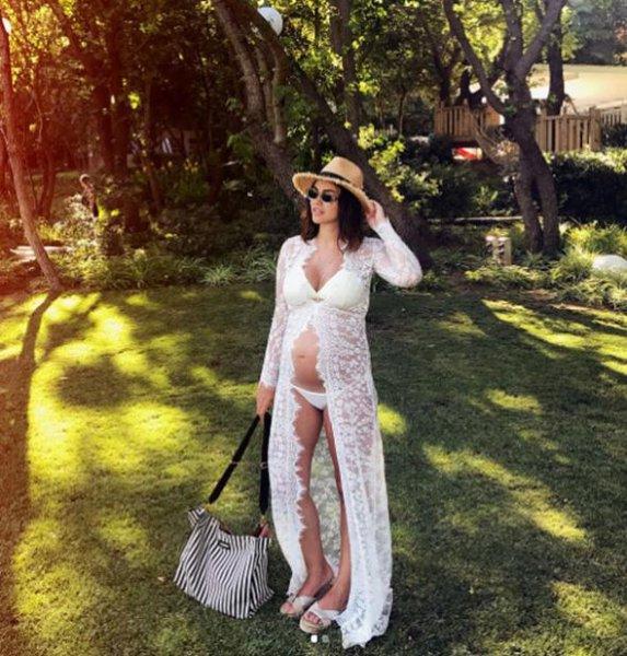 8 aylık hamile Zeynep Demirel bikini giydi