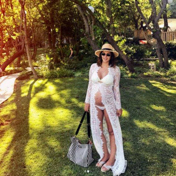 8 aylık hamile Zeynep Demirel bikini giydi