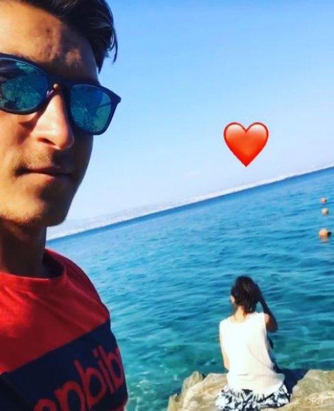 Mesut Özil ile Amine Gülşe aşkı Alman basınında