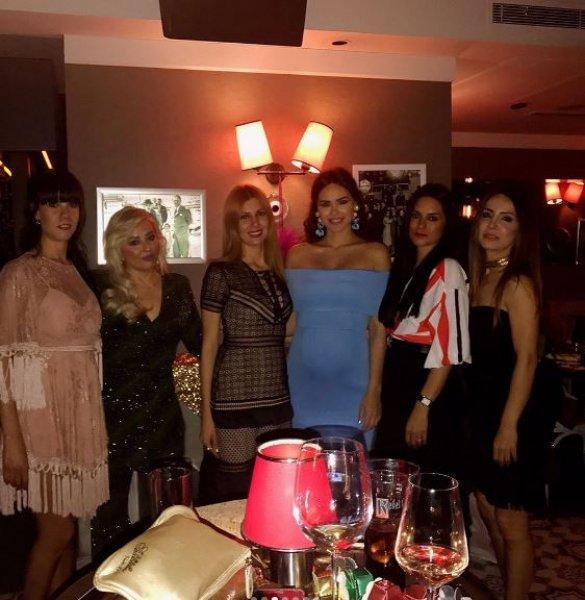 8 aylık hamile Zeynep Demirel bikini giydi