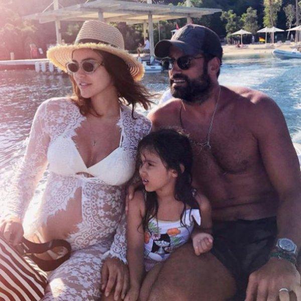 8 aylık hamile Zeynep Demirel bikini giydi