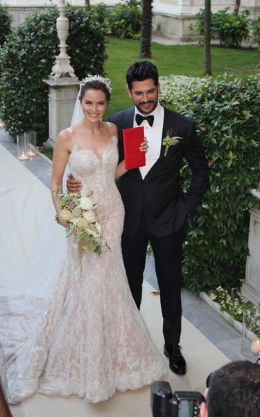 Fahriye Evcen ve Burak Özçivit evlendi 