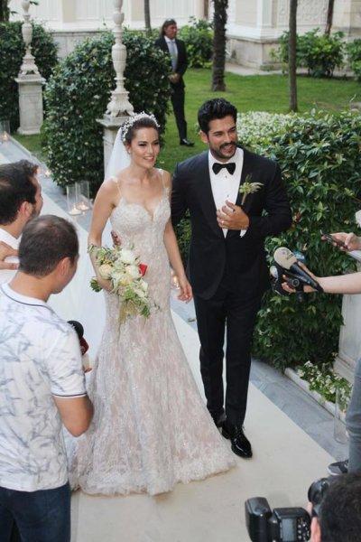 Fahriye Evcen ve Burak Özçivit evlendi 