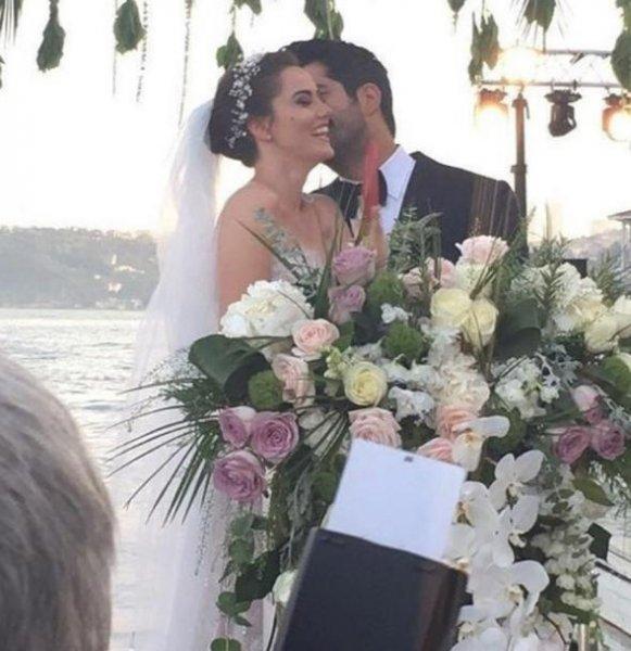 Fahriye Evcen ve Burak Özçivit evlendi 