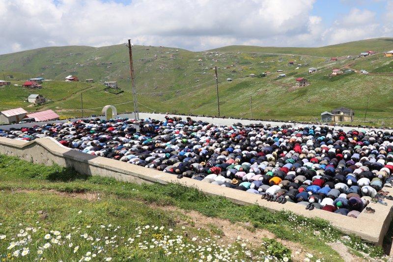 Kadırga Yaylasında 556 yıldır ayakta duran çatısız camii
