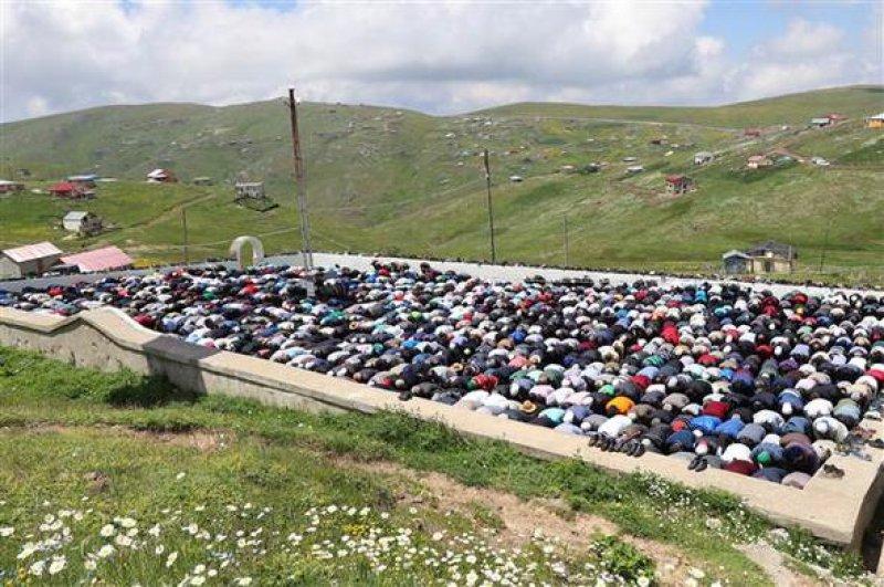 Kadırga Yaylasında 556 yıldır ayakta duran çatısız camii