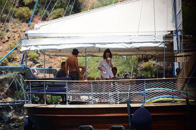 Kenan Doğulu ve Beren Saat çifti tatilde 