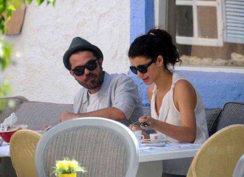 Kenan Doğulu ve Beren Saat çifti tatilde 