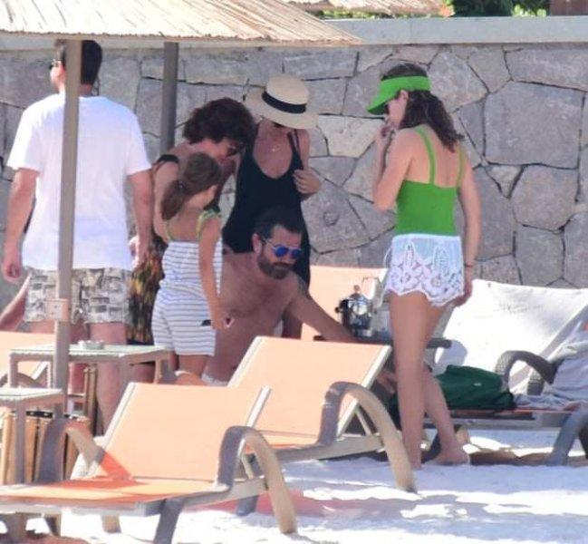 Kenan Doğulu ve Beren Saat çifti tatilde 