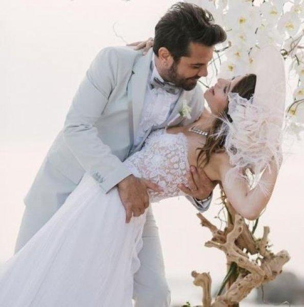 Kenan Doğulu ve Beren Saat çifti tatilde 