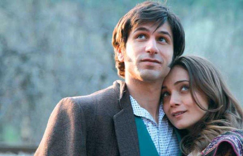 Damla Sönmez ve Ushan Çakır nişanlandı