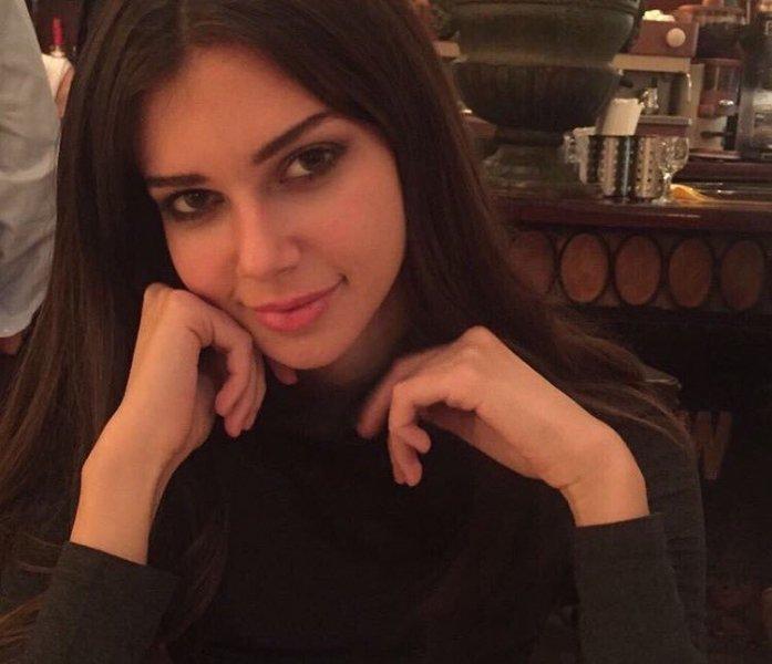 Küçük yaşta estetik yaptıran ünlü isimler 