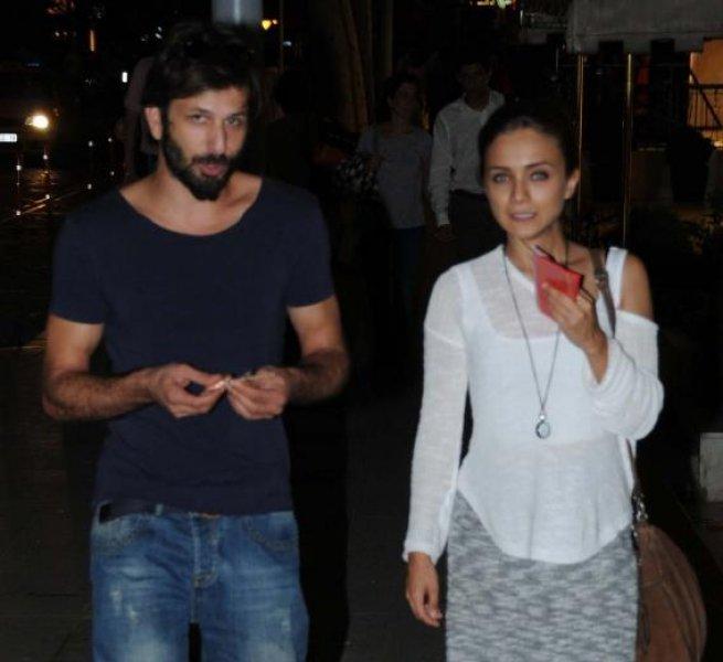 Damla Sönmez ve Ushan Çakır nişanlandı