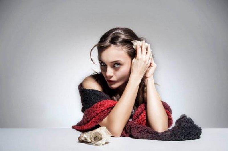 Damla Sönmez ve Ushan Çakır nişanlandı