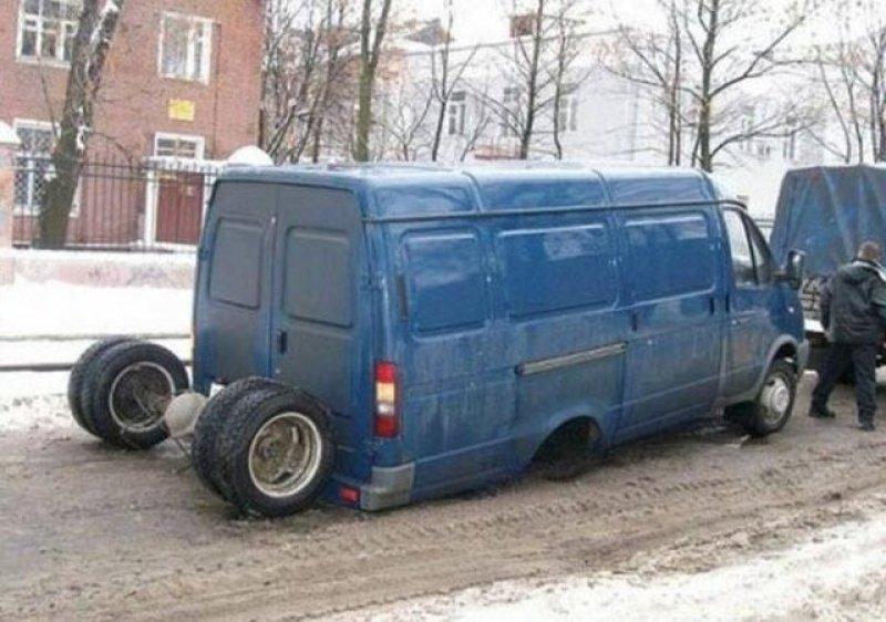 En ilginç otomobil kazaları 