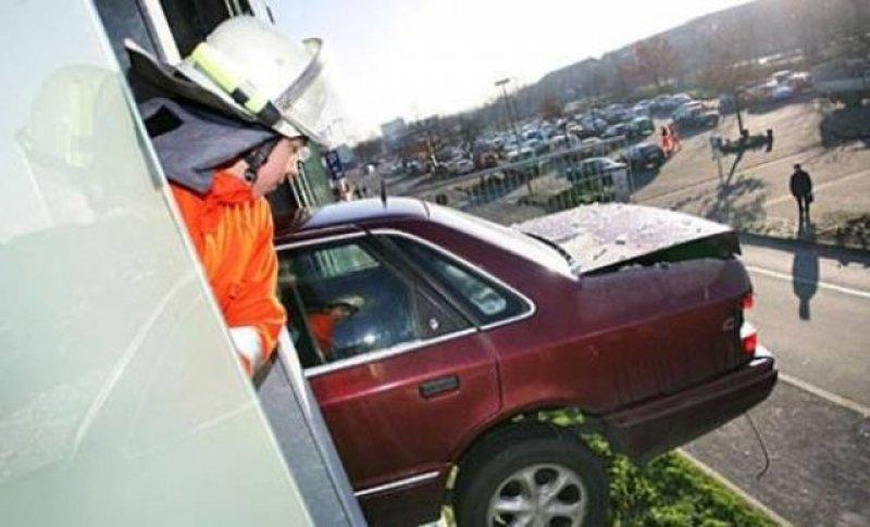 En ilginç otomobil kazaları 