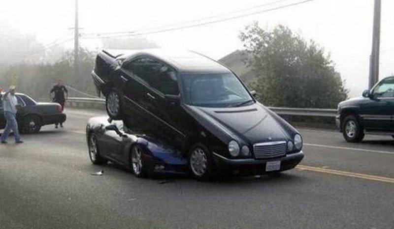 En ilginç otomobil kazaları 