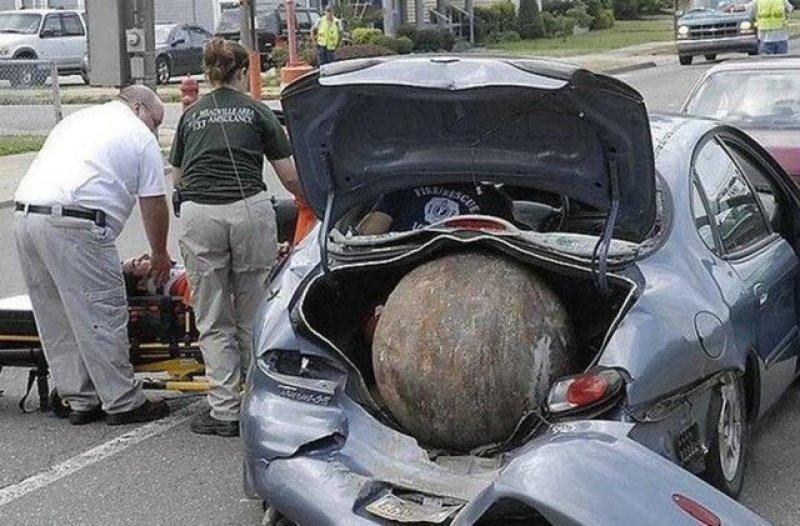 En ilginç otomobil kazaları 