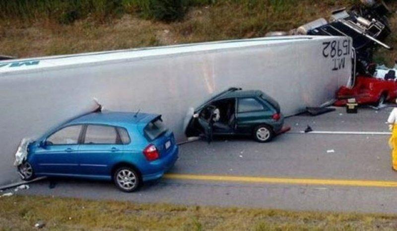 En ilginç otomobil kazaları 