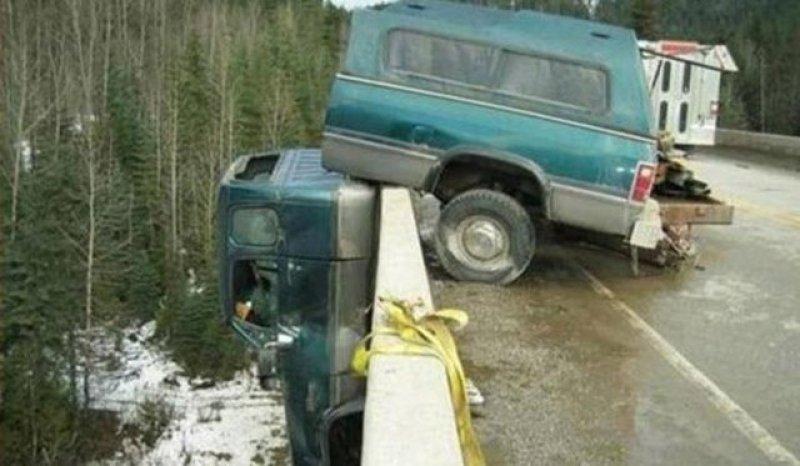 En ilginç otomobil kazaları 