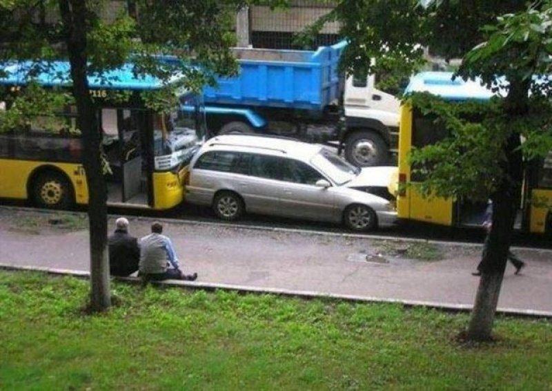 En ilginç otomobil kazaları 