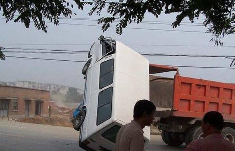 En ilginç otomobil kazaları 