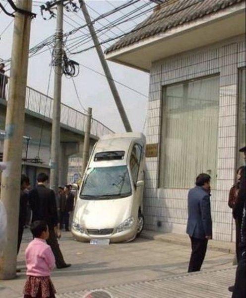 En ilginç otomobil kazaları 