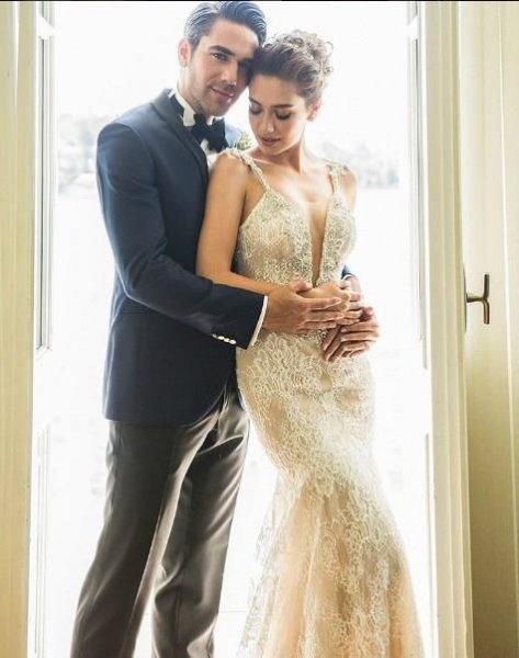 Ünlülerin beğenilen gelin saçları 