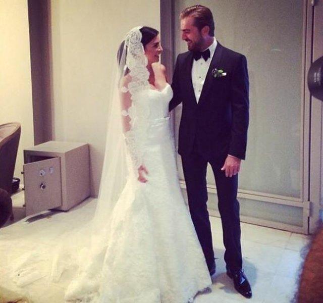 Ünlülerin beğenilen gelin saçları 