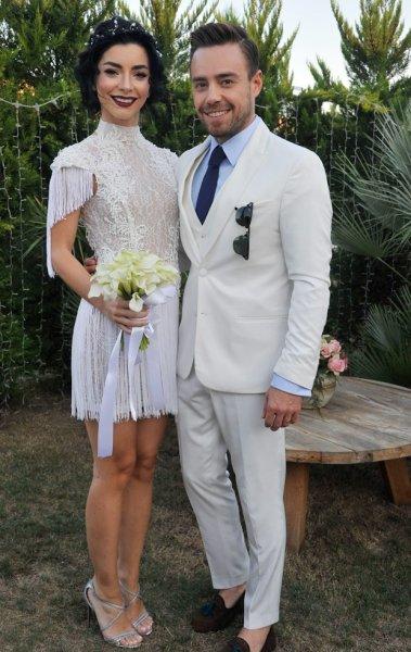 Ünlülerin beğenilen gelin saçları 