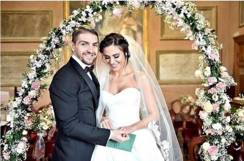 Ünlülerin beğenilen gelin saçları 