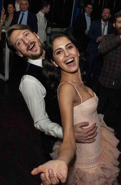 Ünlülerin beğenilen gelin saçları 