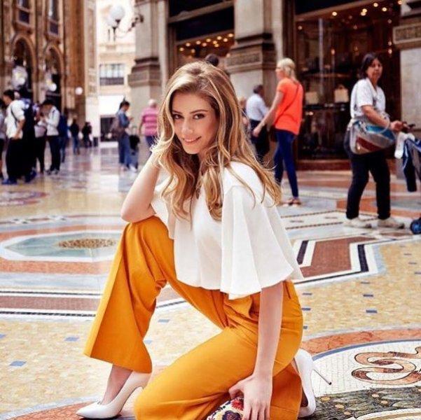 Sinem Kobal'ın ınstagram pozuna beğeni yağmuru