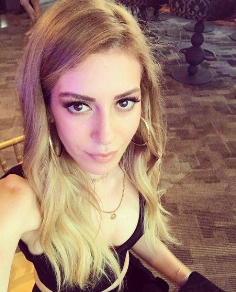 Sinem Kobal'ın ınstagram pozuna beğeni yağmuru