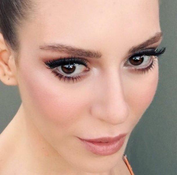 Sinem Kobal'ın ınstagram pozuna beğeni yağmuru