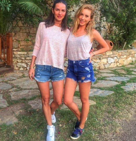 Sinem Kobal'ın ınstagram pozuna beğeni yağmuru