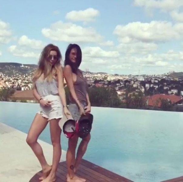 Sinem Kobal'ın ınstagram pozuna beğeni yağmuru