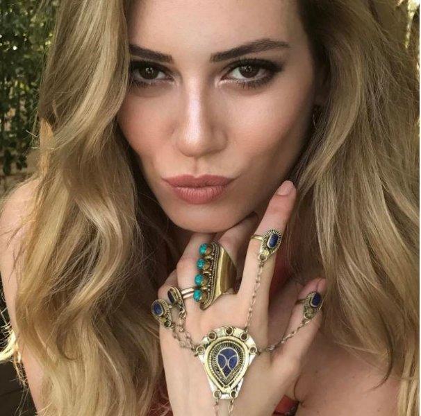 Sinem Kobal'ın ınstagram pozuna beğeni yağmuru