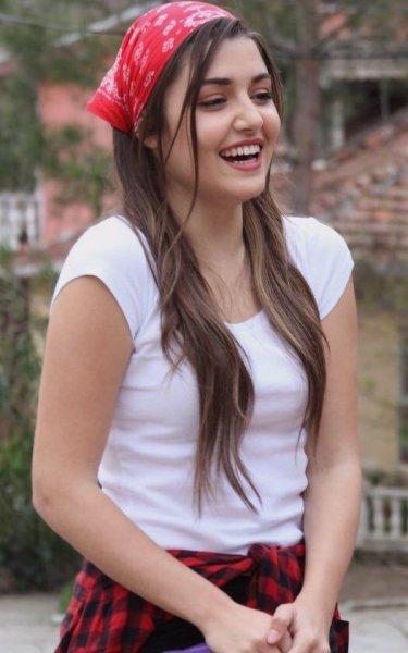 Hande Erçel'in aldığı kilolar dikkat çekti