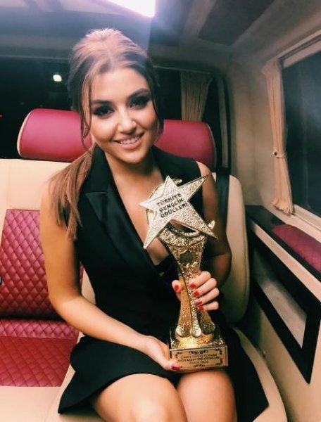 Hande Erçel'in aldığı kilolar dikkat çekti