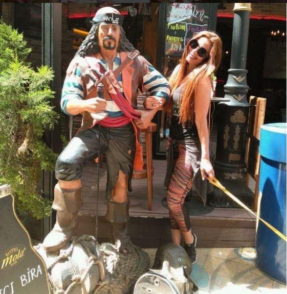 Sevda Demirel'den Hande Ataizi’ne sert gönderme 