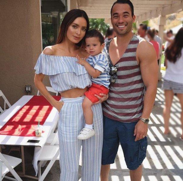 Model Sarah Stage'in hamile olduğuna hayranları inanmadı 