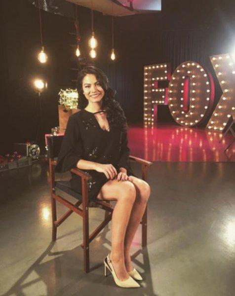 Genç oyuncu Demet Özdemir tatilde 