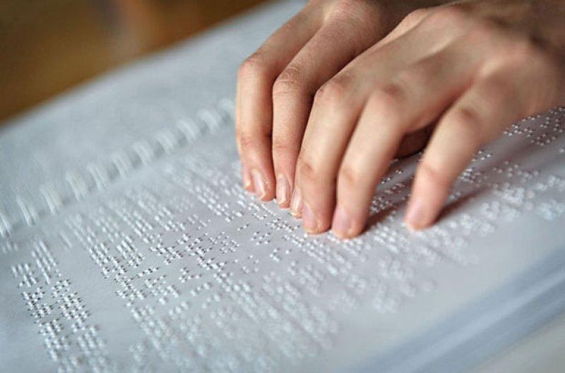 Engellere nokta koyan alfabe: Braille alfabesi
