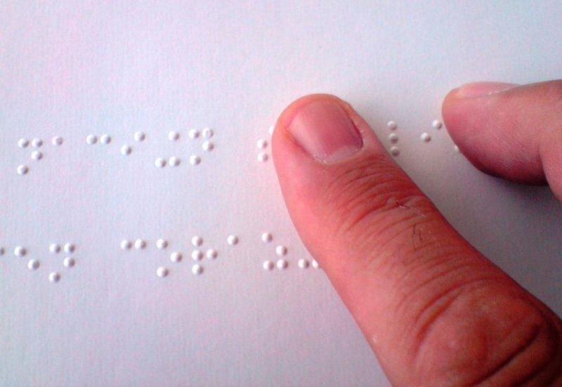 Engellere nokta koyan alfabe: Braille alfabesi