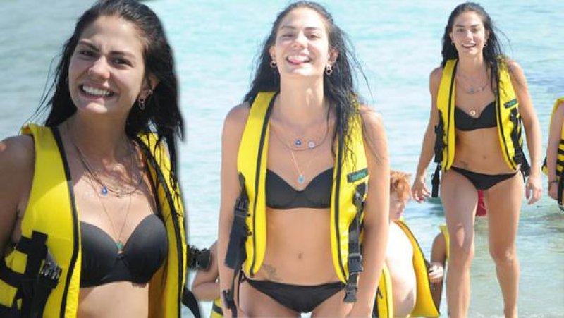 Genç oyuncu Demet Özdemir tatilde 