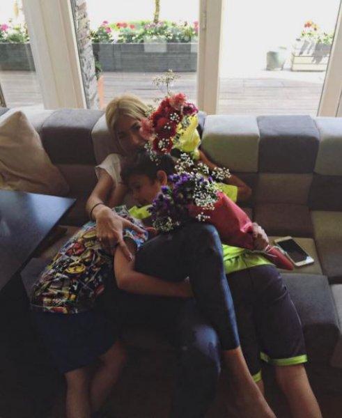 Çağla Şıkel tatilde ilgi odağı oldu 