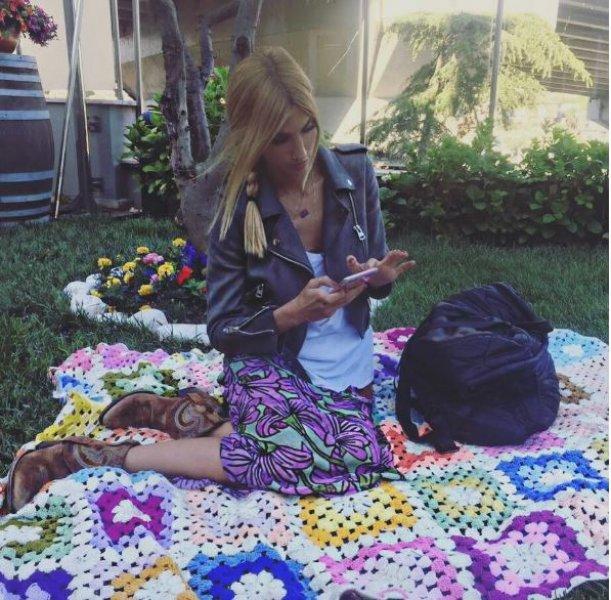 Çağla Şıkel tatilde ilgi odağı oldu 