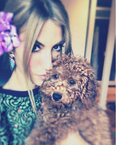 Çağla Şıkel tatilde ilgi odağı oldu 